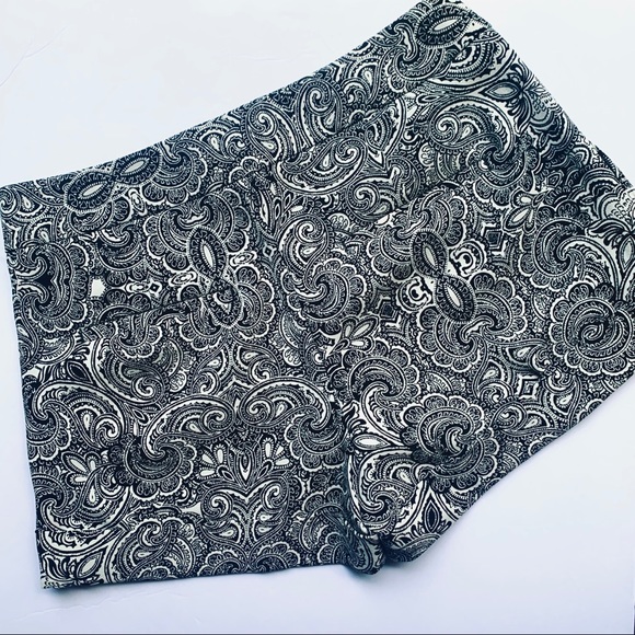 Express Paisley Shorts - Picture 6 of 9